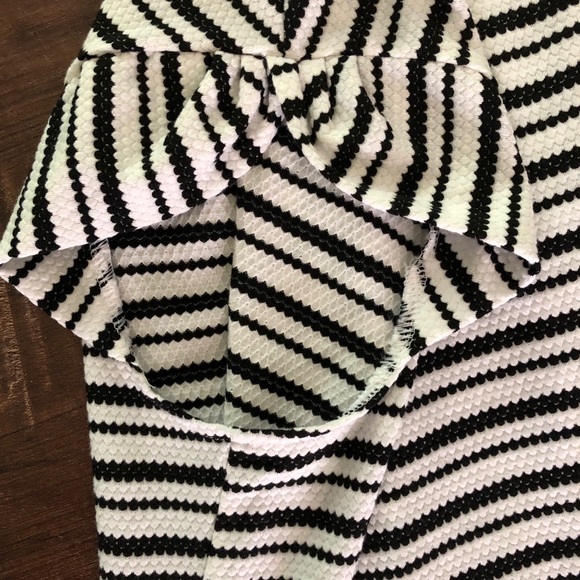 ELLE Cap-Sleeve Blouse - Picture 4 of 6